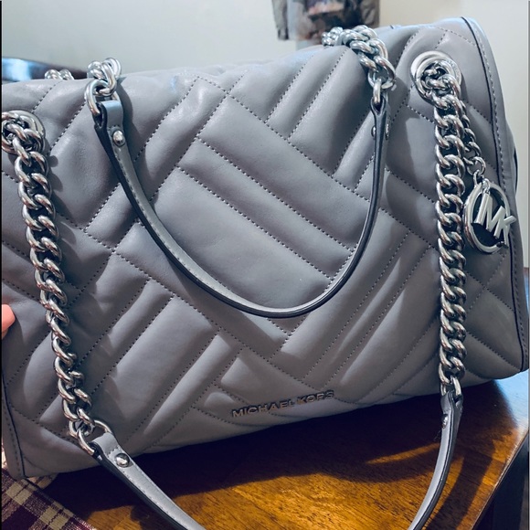 Michael Kors Handbags - ✨GORGEOUS Michael Kors Shoulder Bag ✨!
